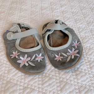 4/$20 Baby Girl Robeez Shoes 0-6 months